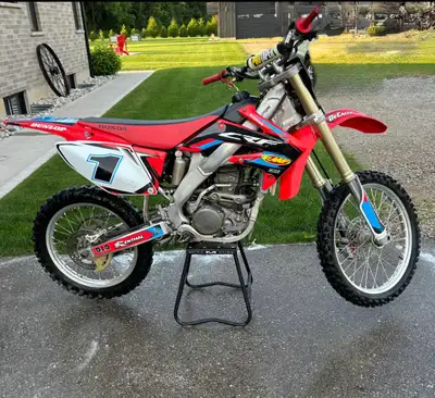 I’m selling a 2007 Honda CRF250R. Just got the bottom and top end rebuild done roughly five hours ag...