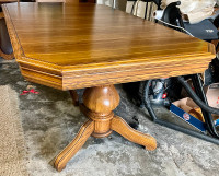 Solid oak dinning room table with six chairs