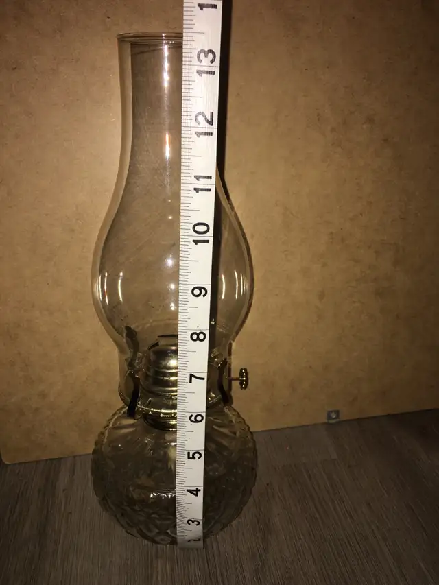 Glass oil lamp in Indoor Lighting & Fans in City of Montréal - Image 4