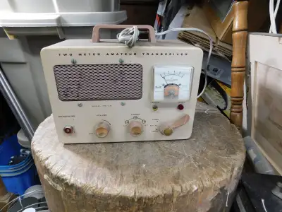 radio amateur vintage # 13113.1 lunch box 2 metre amateur transceiver pas testé tel quel 80$ aller v...