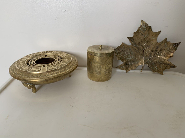 Vintage Brass Ornate Decor in Arts & Collectibles in Moose Jaw