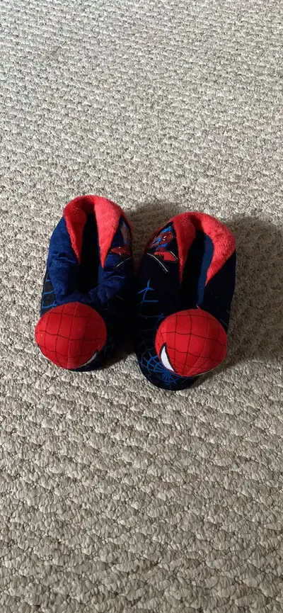 Boys sz 4-5 in good condition Spider-Man slippers , View more