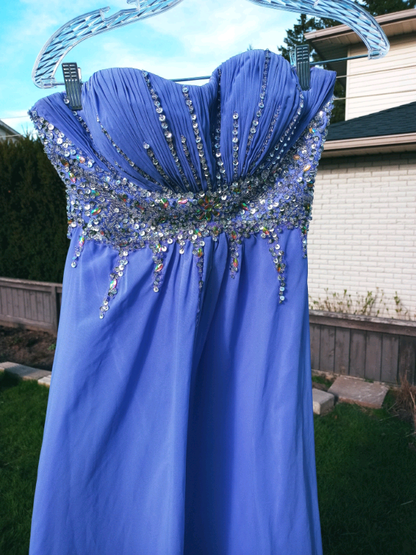 Prom dress size 6 in Women's - Dresses & Skirts in Kitchener / Waterloo - Image 5