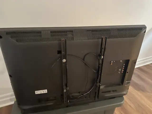 Television in TVs in Ottawa - Image 2