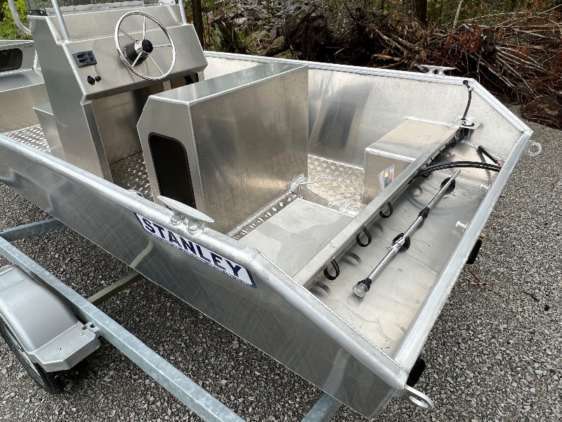 NEW Stanley Aluminum Boat Center Console Powerboats & Motorboats