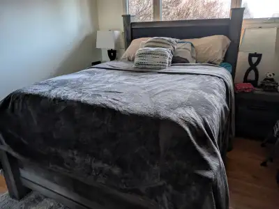 For Sale Ashley Bedroom Set (Like New, View more