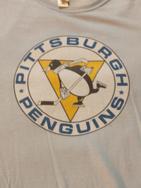 XL Pittsburgh Penguins retro design t-shirt