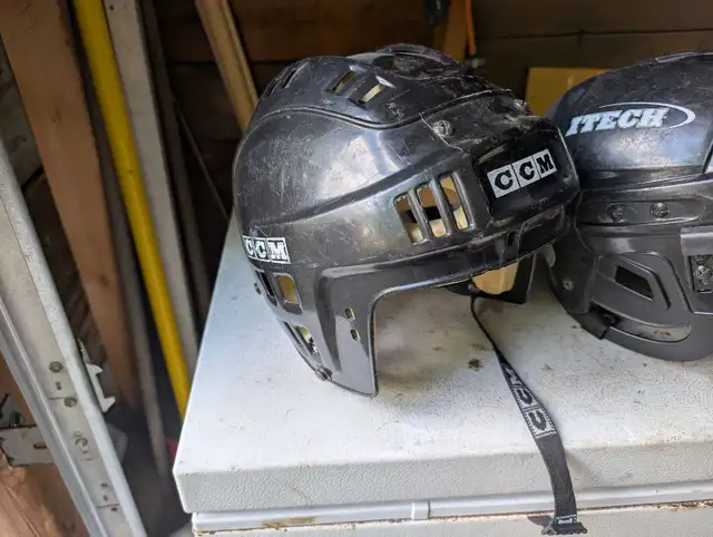 hockey helmet  in Hockey in Hamilton - Image 2