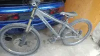 Devinci Hucker mountain bike