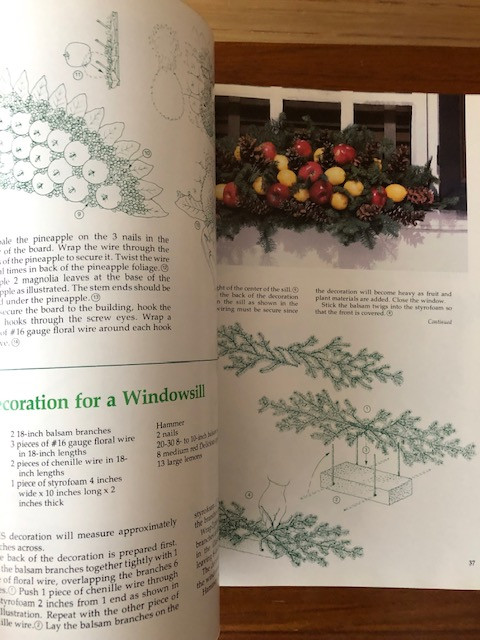 2 Chrismas Decorating Books - Colonial Williamsburg Trees Craft in Non-fiction in Delta/Surrey/Langley - Image 4