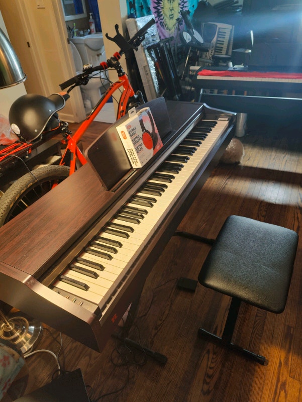 Yamaha YPR113, 88 weighted keys digital piano Pianos & Keyboards