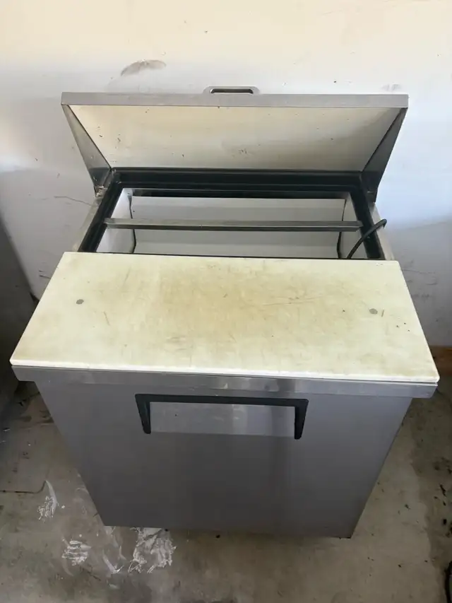 27” salad fridge  in Refrigerators in Dartmouth - Image 3