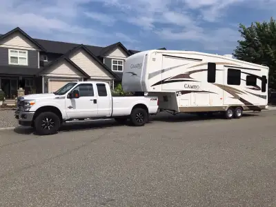Well built and maintained 32ft 5th wheel model 32SB2. Built in vac. Plumbed for w/d. Lots of storage...