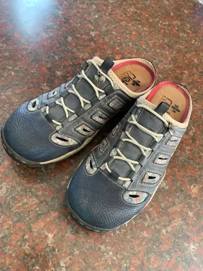 Souliers de marque, View more