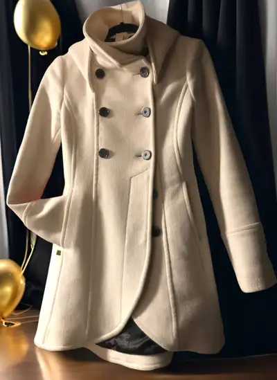 SOHO Jacket purchased Holt Renfrew for $700 Size Small High quality Cream/white hooded classy button...