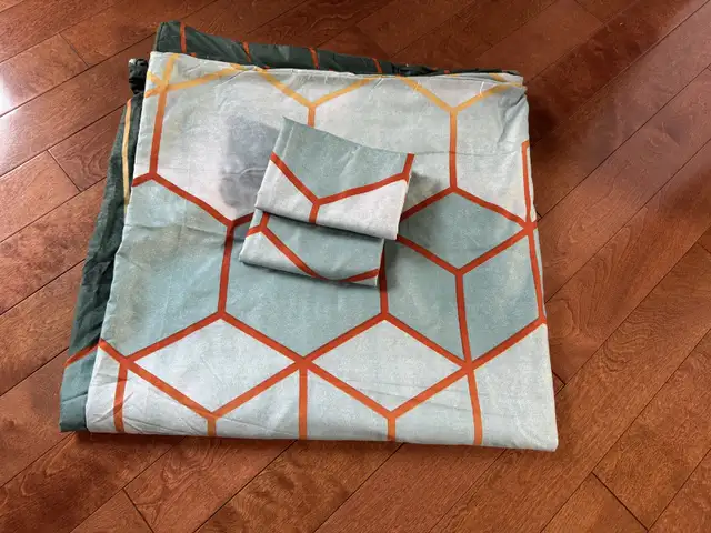  Queen Duvet cover set, geometric  in Bedding in Markham / York Region - Image 5