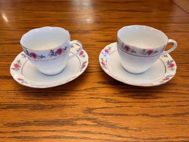 ENSEMBLE DE 2 TASSES À THÉ dans Art et objets de collection  à Longueuil/Rive Sud