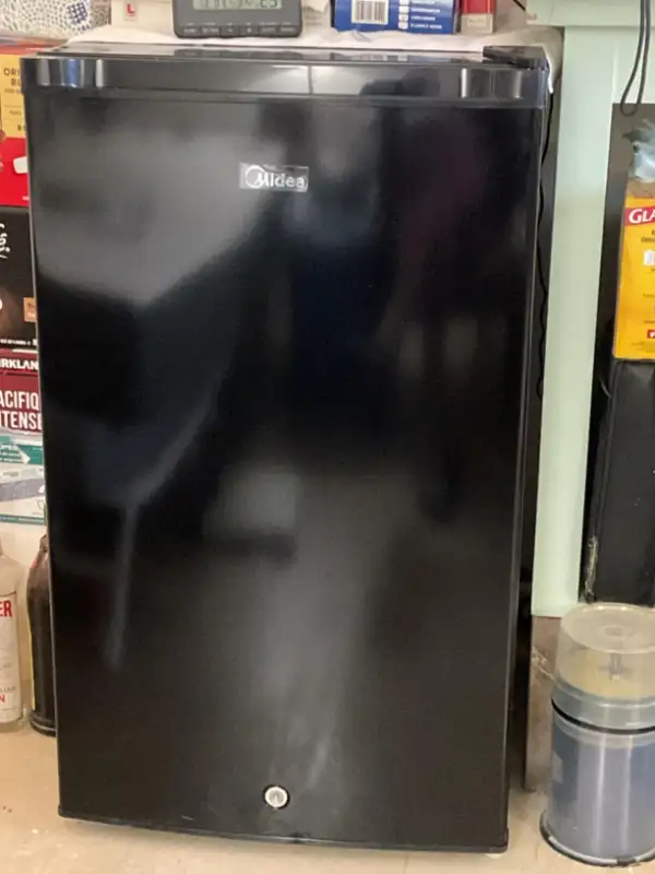 Midea 3.0 cu ft Upright Mini Freezer, Black, Compact in Freezers in City of Halifax - Image 5