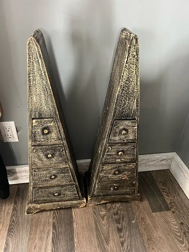 Table de Chevet in Dressers & Wardrobes in Lanaudière - Image 2