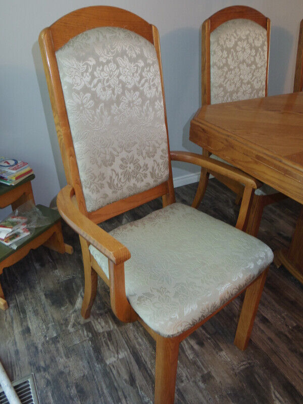 Solid Oak Dining Room Table and Hutch Set Dining Tables & Sets