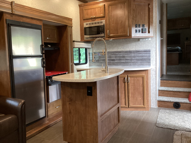 2018 sundance fifth wheel in Travel Trailers & Campers in Kawartha Lakes - Image 4
