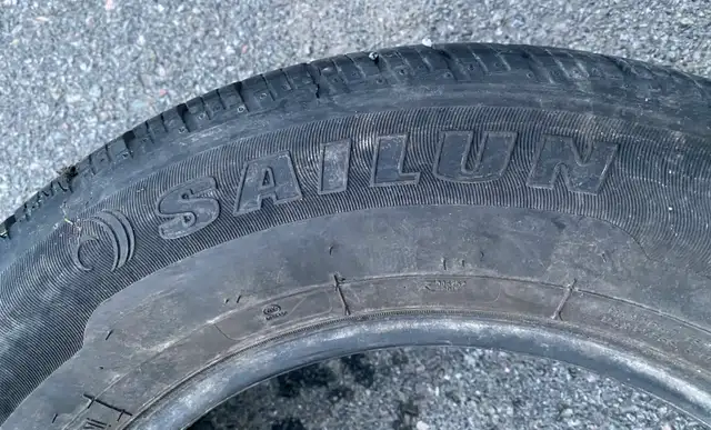 4 pneus d’été 215/65R16 reste encore 9/32 dépeceur in Tires & Rims in Laurentides - Image 4