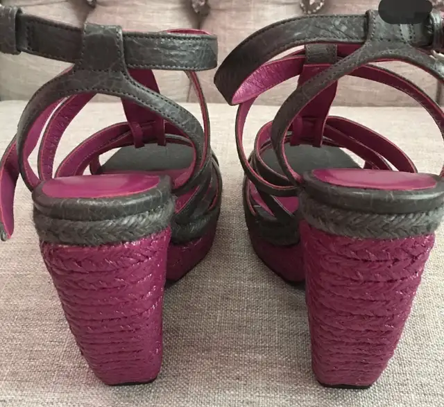 AUTHENTIC BALENCIAGA GROMMET WEDGE SANDALS-SIZE 9, fits size 8 in Women's - Shoes in Oakville / Halton Region - Image 5