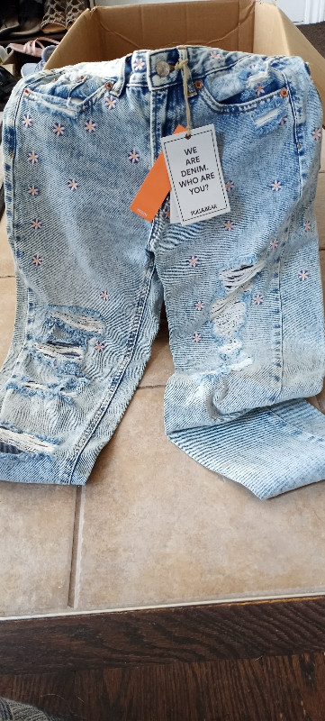 U.K. Denim Jeans - Brand New - Never Worn dans Femmes - Pantalons et shorts  à Ouest de l’Île - Image 2