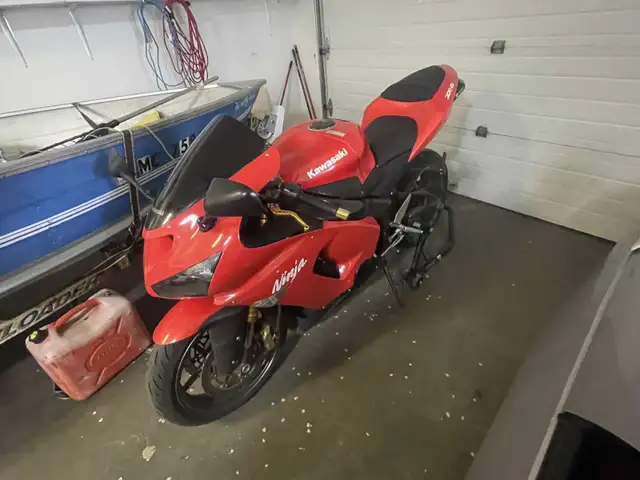 Kawasaski Ninja ZX6R in Sport Bikes in Medicine Hat - Image 2