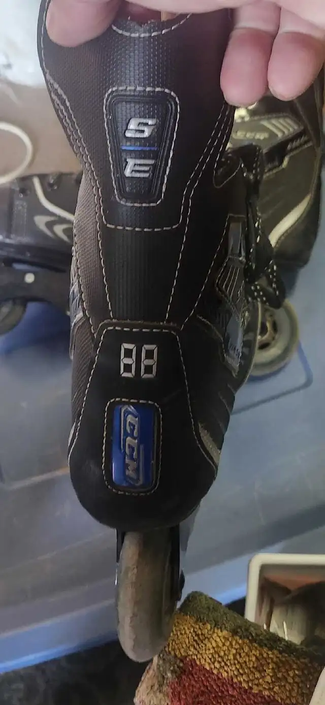 CCM SE Inline Roller Blades in Skates & Blades in Calgary - Image 3