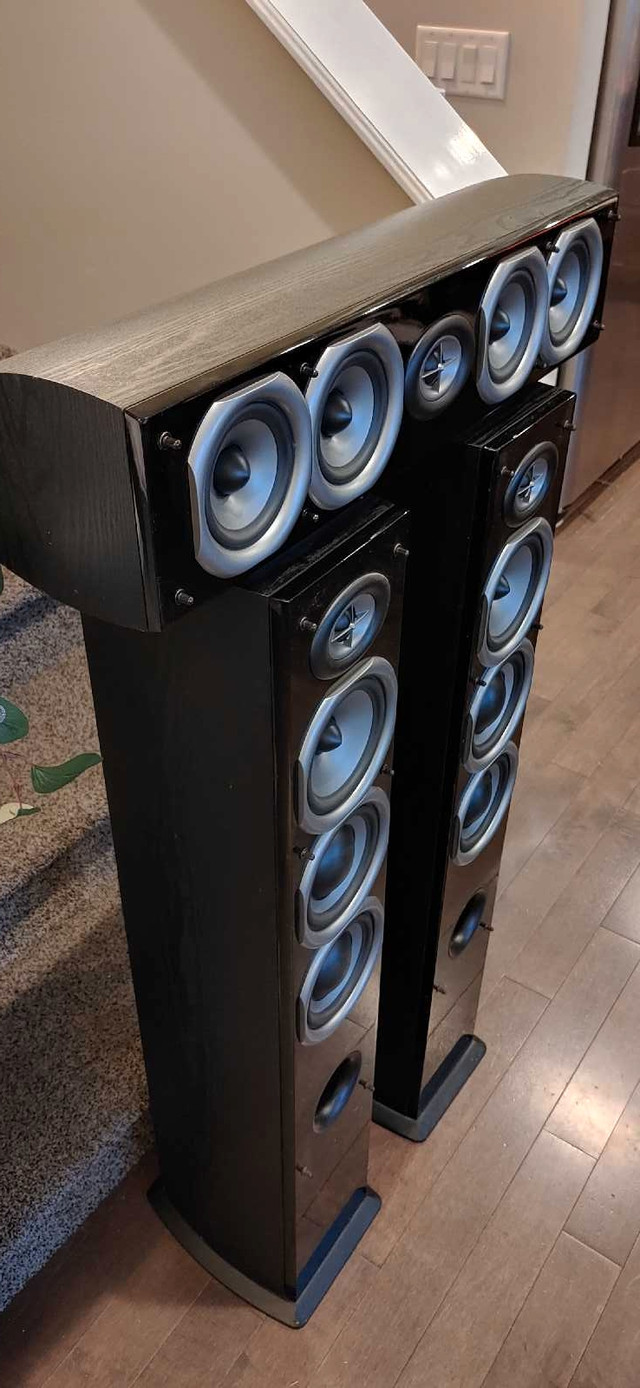 Two Soundstage 3D40 towers and matching 3D10 centre speaker in Speakers in Calgary - Image 2