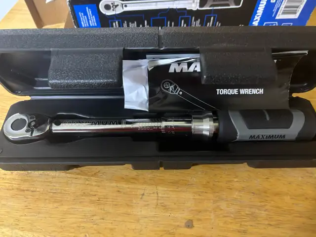 MAXIMUM Torque Wrench, 1/4-in Drive, 40-200 in-lbs. Sells $190 in Hand Tools in Barrie - Image 2