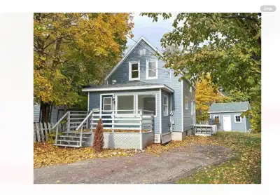 2  PLUS BED HOUSE FOR RENT CHARLOTTETOWN, CLOSE  TO DOWN TOWN