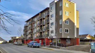 Silvercrest Suites – Beautiful 55+ Community Well maintained 55+ building near Northills mall and pu...