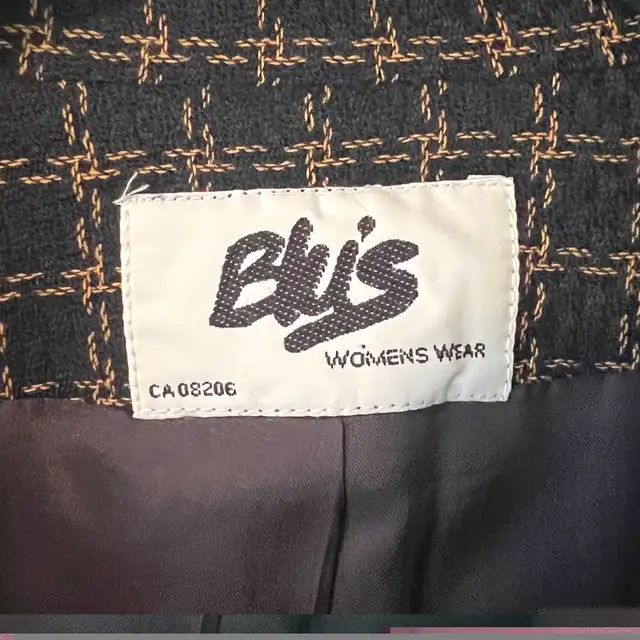 Blu's Designer 100% High-Quality Wool Women's Pant Suit Size 14! in Women's - Other in Calgary - Image 3