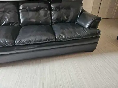 Fauteuil en cuir 40$, View more