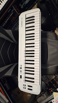 Samson carbon 49 midi keyboard 