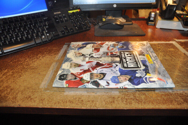 Panini 2009-2010 Hockey nhl collectible complete Srickers album dans Art et objets de collection  à Victoriaville - Image 4