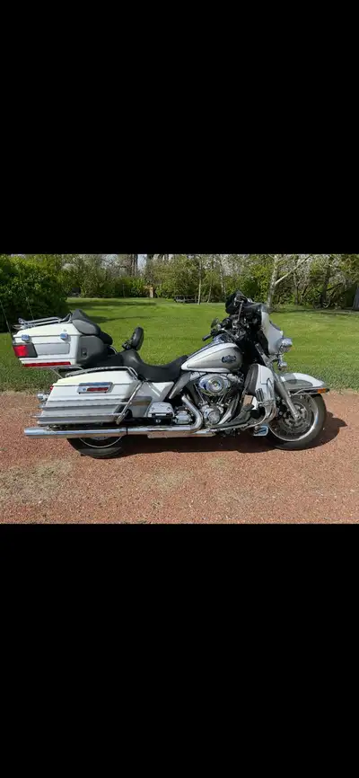 96’ Cubic inch fuel injected motor, 6 speed, Always stored in heated shop, well maintained, 41,266km...
