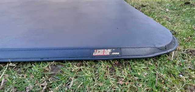 Tonneau cover for gmc sierra crew cab in Other Parts & Accessories in Pembroke - Image 2