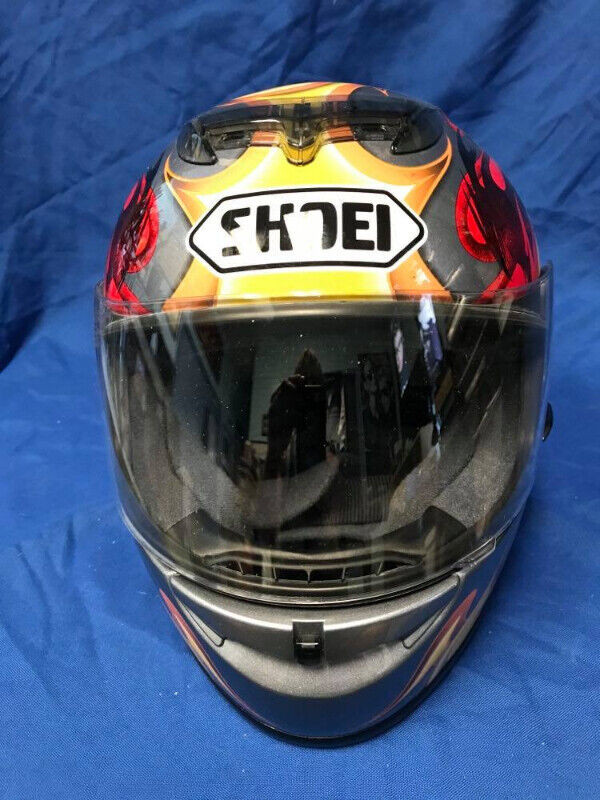 SHOEI DOT FMVSS 218 Motorcycle helmet 7-1/8" - 7-1/4" M 57-58cm in Motorcycle Parts & Accessories in Oakville / Halton Region - Image 2