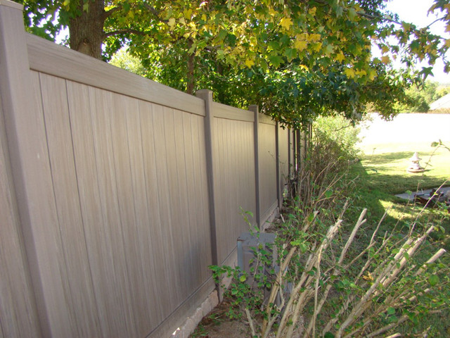 25 years of warranted fences with vinyl or wood (647)936-2737 in Fence, Deck, Railing & Siding in Markham / York Region - Image 2