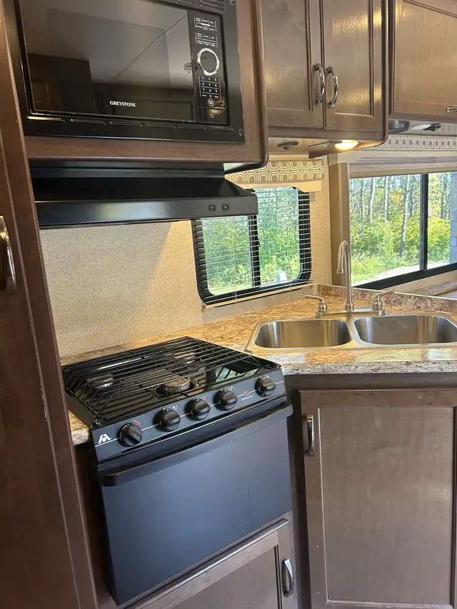 2017 Four Winds Class C 26 ft Motorhome in RVs & Motorhomes in Red Deer - Image 7