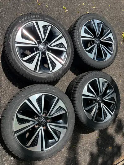 4 mag d origine oem honda civic 17 pouces , 4 pneu hiver 215/50R17 comme neuf a 9/32 les 4 , deja mo...