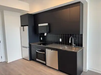 1 bedroom plus den Apartment in Vaughan