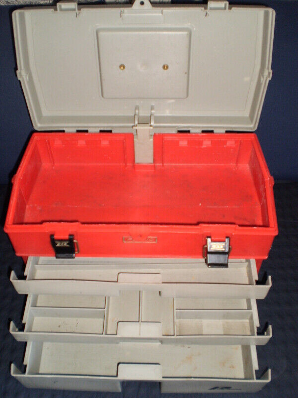 Vintage Plano 833 Fishing Tackle Tool Box in Fishing, Camping & Outdoors in City of Toronto - Image 2