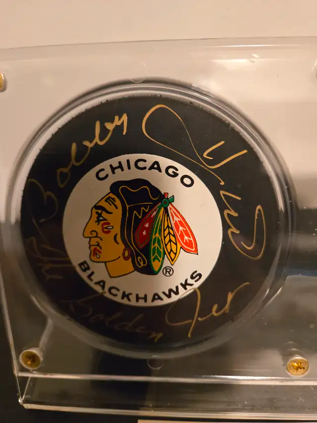 Bobby Hull Autographed Canada Cup card and Black Hawks puck62864366044290122