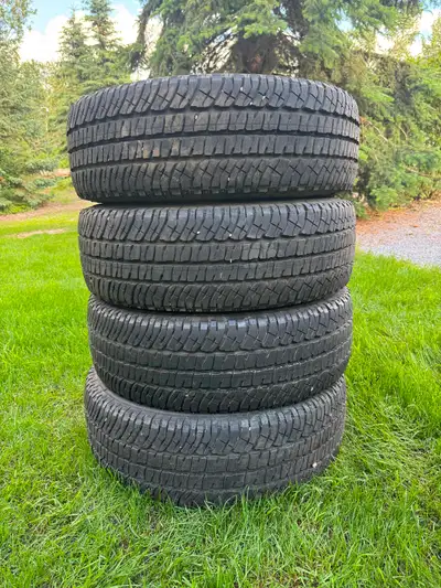 I am selling a set of 4 Michelin LTX A/T2 tires, size LT275/70R18. These tires have less than 50kms...