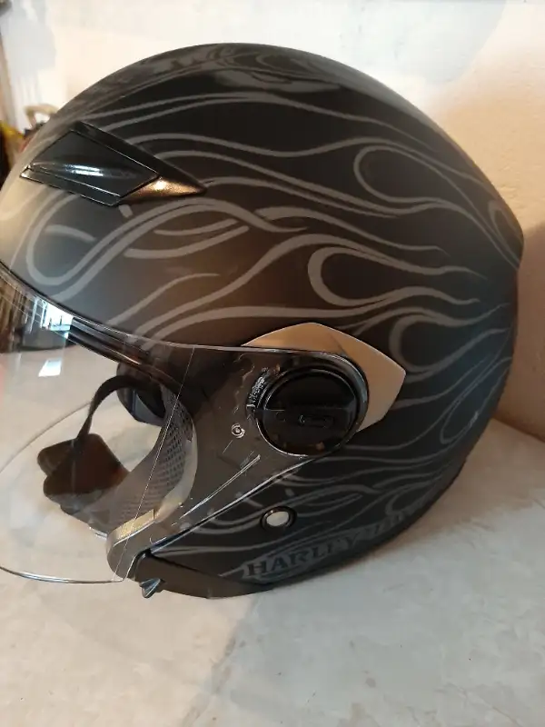 Casque de moto in Motorcycle Parts & Accessories in City of Montréal - Image 3