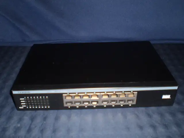 Cisco Linksys EF4116 16-Port 10/100 Ethernet SWITCH in Networking in City of Toronto - Image 3